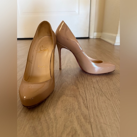 Christian Louboutin Nude Patent Leather PumpsRed SoleSize 35 (US 5)